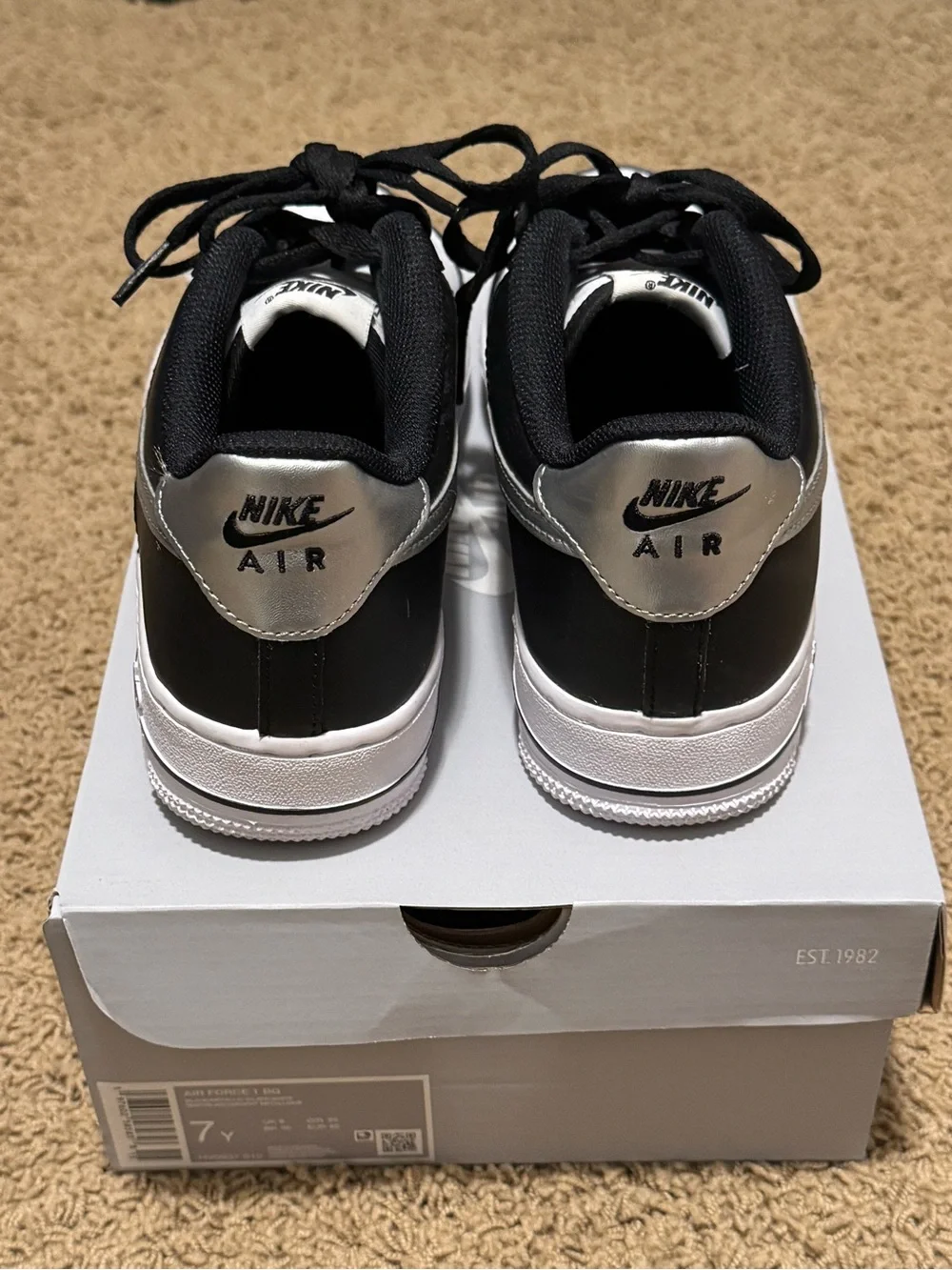 Nike Low-Top Sneakers — Black/White/Gold/Silver